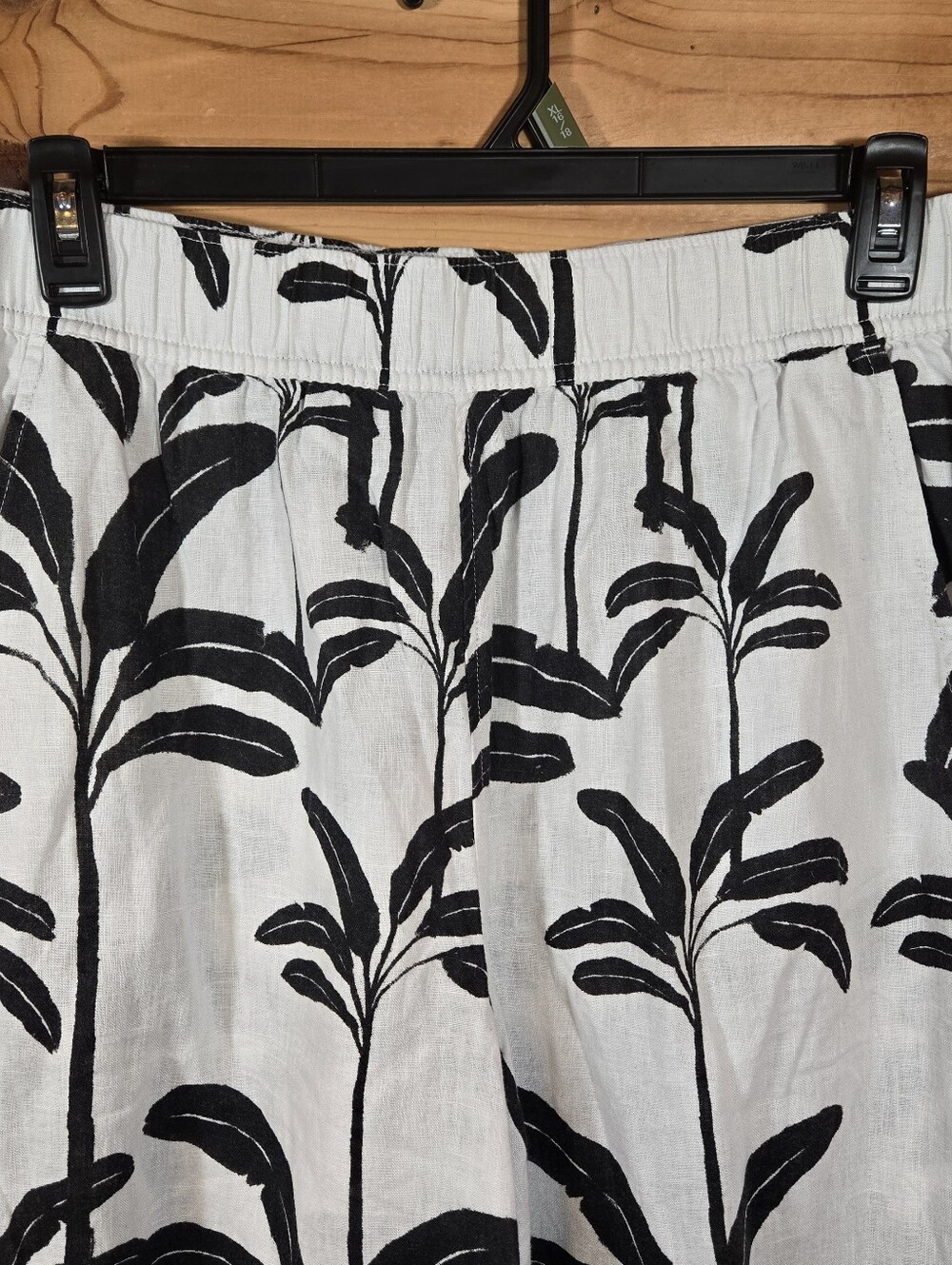Tahari Linen Crop Pant Large Wide Leg Black White Floral Tropical Beach Resort